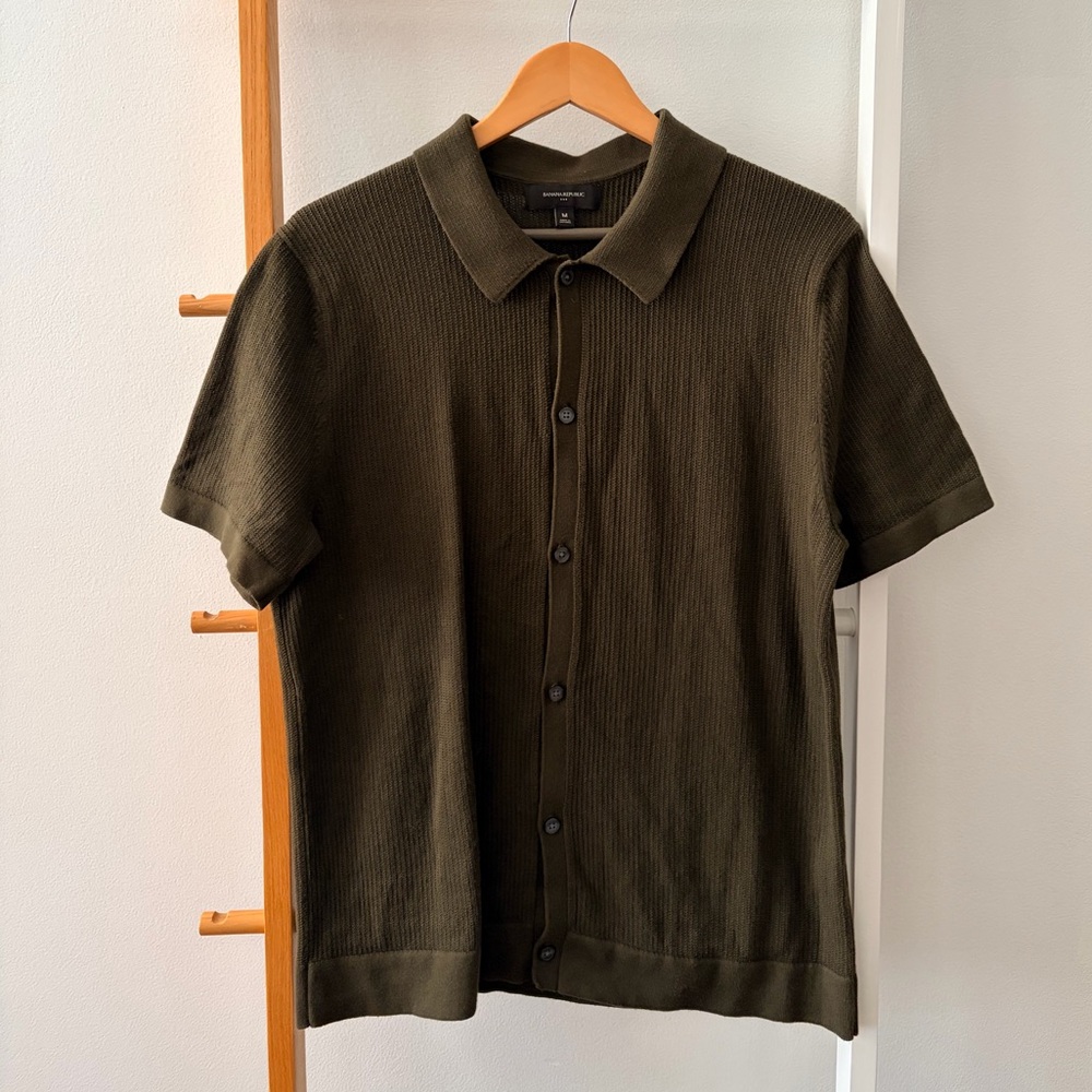 Men’s Banana Republic Dark Olive Button-Up Shirt
